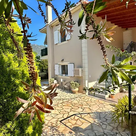 Kate's Place Apartment, 5' Walk From The * Karavomylos
