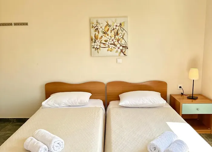 Kate's Place Apartment, 5' Walk From The Apartment Karavomylos