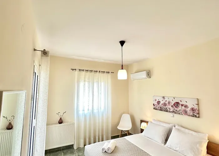Kate's Place Apartment, 5' Walk From The Apartamento Karavomylos