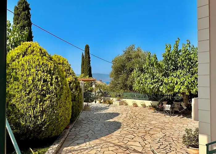 Kate's Place Apartment, 5' Walk From The Apartamento Karavomylos