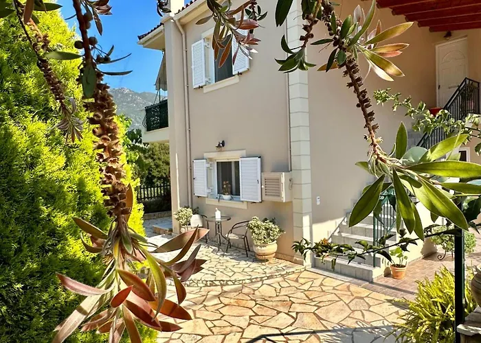 Kate's Place Apartment, 5' Walk From The * Karavomylos