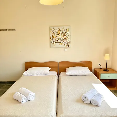 Kate's Place Apartment, 5' Walk From The Lejlighed Karavomylos