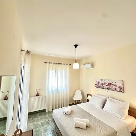Kate's Place Apartment, 5' Walk From The Lejlighed Karavomylos