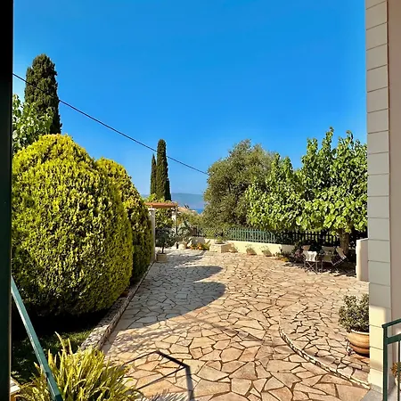 Kate's Place Apartment, 5' Walk From The Lejlighed Karavomylos